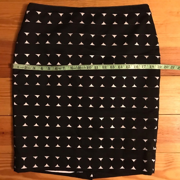 WHBM Black White Polka Dot Pencil Skirt, EUC, 8 - Picture 7 of 12